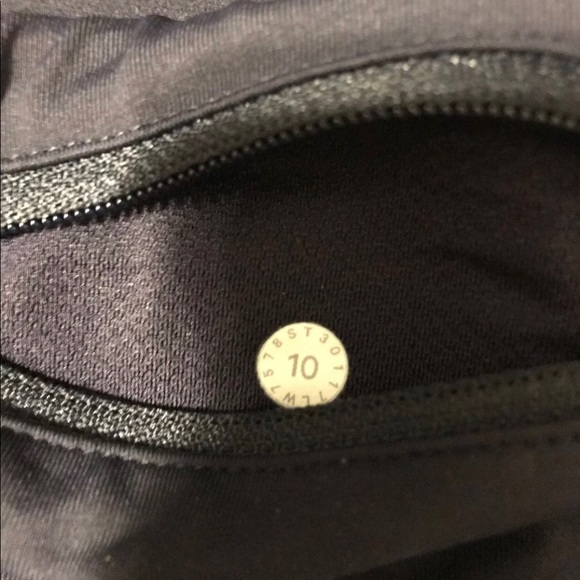 Lululemon Speed Shorts 10 - Picture 4 of 4